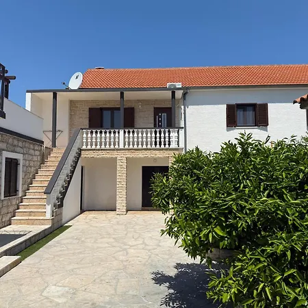 Two With Pool And Jacuzzi, Marin, וילה