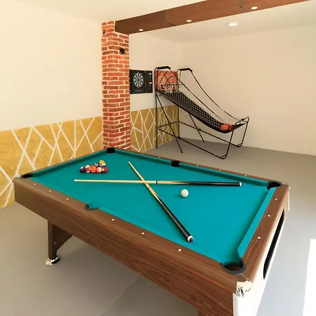 Two With Pool And Jacuzzi, Marin, * Pridraga