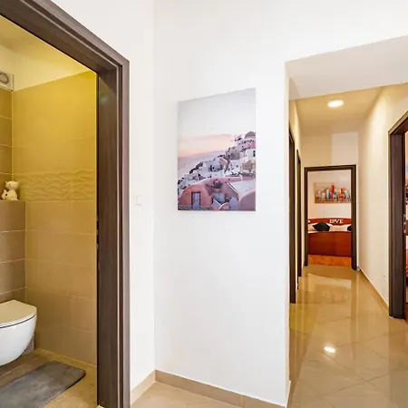 וילה Two With Pool And Jacuzzi, Marin, Pridraga